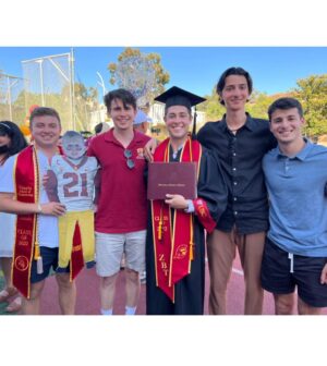 Jaren Lewison Instagram - Graduated summa cum laude from @uscedu in 3 years while filming @neverhaveiever !! 

Thank you to everyone who supported me along the way ❤️ fight on forever ✌🏻 

You already know… #RememberTheFeeling 🥹
