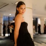 Jasmine Curtis-Smith Instagram - And I go back to black 🖤 Congratulations @archiecarrasco @randolfpalanca @_beavaldes_ @sukisalvador @pamquinones and everyone that is part of @voguephilippines! A night full of wonderful familiar faces in the industry, great drinks, a flawless September issue cover, and being part of an era where we reach more corners of the world with our stories of home here in the 🇵🇭❤️ Jewelry @tiffanyandco, @nikki_martel 🤍 Clutch @jimmychoo Makeup by @johnpagadu Hair by @kierlovelasco Skin @theaiveeclinic Nails @beautyconciergeph #Vogue365 #VoguePhilippines