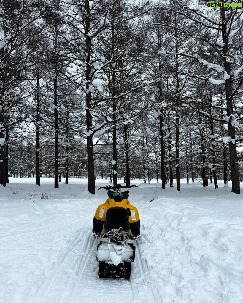 Jasmine Curtis-Smith Instagram - Winter wonderland with a joyful bunch 🤍❄ Thankful to this family for a beautiful New Year’s break ✨ Niseko, Hokkaido, Japan（ニセコ）