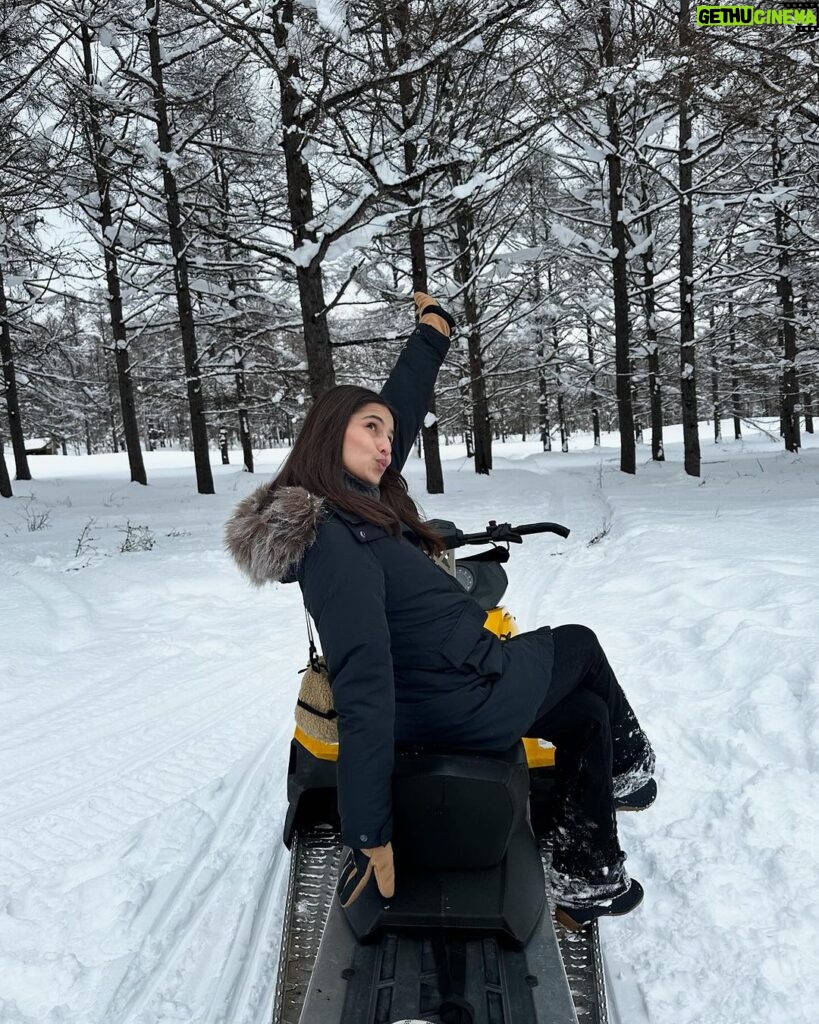 Jasmine Curtis-Smith Instagram - Winter wonderland with a joyful bunch 🤍❄ Thankful to this family for a beautiful New Year’s break ✨ Niseko, Hokkaido, Japan（ニセコ）