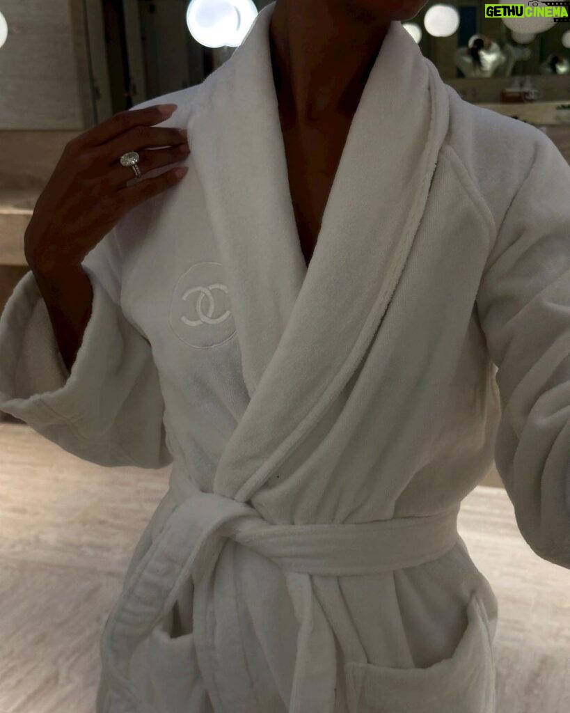 Jasmine Tookes Instagram - Looking forward to these next couple of relaxing days with @chanelofficial / @welovecoco #workingwithchanel 🤎