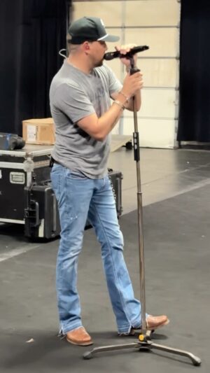 Jason Aldean Instagram - Gettin’ ready for the Highway Desperado Tour! 🤘🏼Which show are y’all coming to?