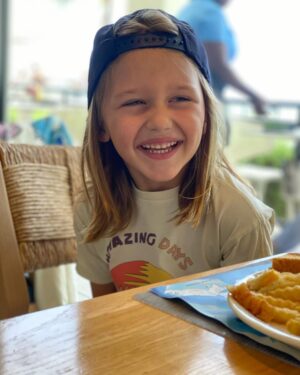 Jason Aldean Instagram - Can’t believe You are 6 years old today buddy. Happy birthday to the coolest lil guy I know. We all love u so much and are so thankful for you. Hope u have the best day ever!!! 🎉 #MemphisAldean
