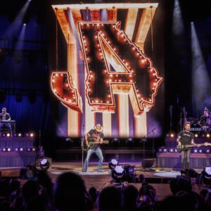 Jason Aldean Instagram - Tickets are on sale TODAY at 10am local time for the Highway Desperado Tour 2024! Grab urs & come see us!🤘🏼