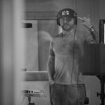 Jason Aldean Instagram - Day 2 in the studio! We cut 9 songs in 2 days and we recorded some 🔥 today 😳. Can’t wait for u guys to hear what we’ve been working on. 📸: @justinmrusek