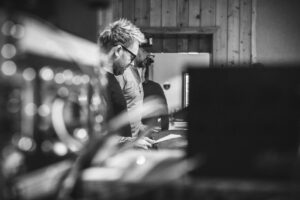 Jason Aldean Instagram - Today was the first day of recording the new album. Always a blast when we start making new music together. Love all these guys who have played on pretty much everything with me since the beginning. Album #11 Let’s fuckin GET IT!!!!!!! 💿. 
📸: @justinmrusek