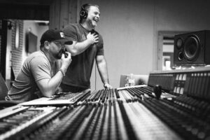 Jason Aldean Instagram - Today was the first day of recording the new album. Always a blast when we start making new music together. Love all these guys who have played on pretty much everything with me since the beginning. Album #11 Let’s fuckin GET IT!!!!!!! 💿. 
📸: @justinmrusek