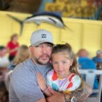 Jason Aldean Instagram - Lunch date! #NavyRome 🌴 Florida