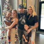 Jason Aldean Instagram - A little late on this but Happy Thanksgiving from the Aldean Crew. 🦃 Tennessee