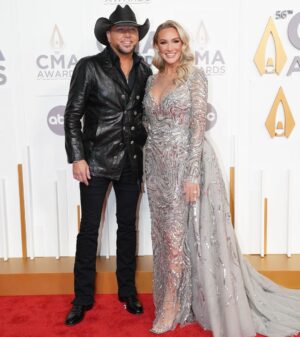 Jason Aldean Instagram - Always a winner when this beauty is my date. 😎