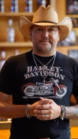 Jason Aldean Instagram - It’s official, @jasonaldeans is now open in Gatlinburg! Y’all come see us.