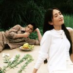 Jasper Liu Instagram - 拍攝當天有個發現。好像整天就沒站直過。不是躺就是坐 @elletaiwan 童話故事下集 真的玩得很開心，前幾天導演傳訊息來關心近況，嚇了我一跳，看來她有點同情友友了。哈哈哈哈哈。期待剪接後完整的呈現 加油：）