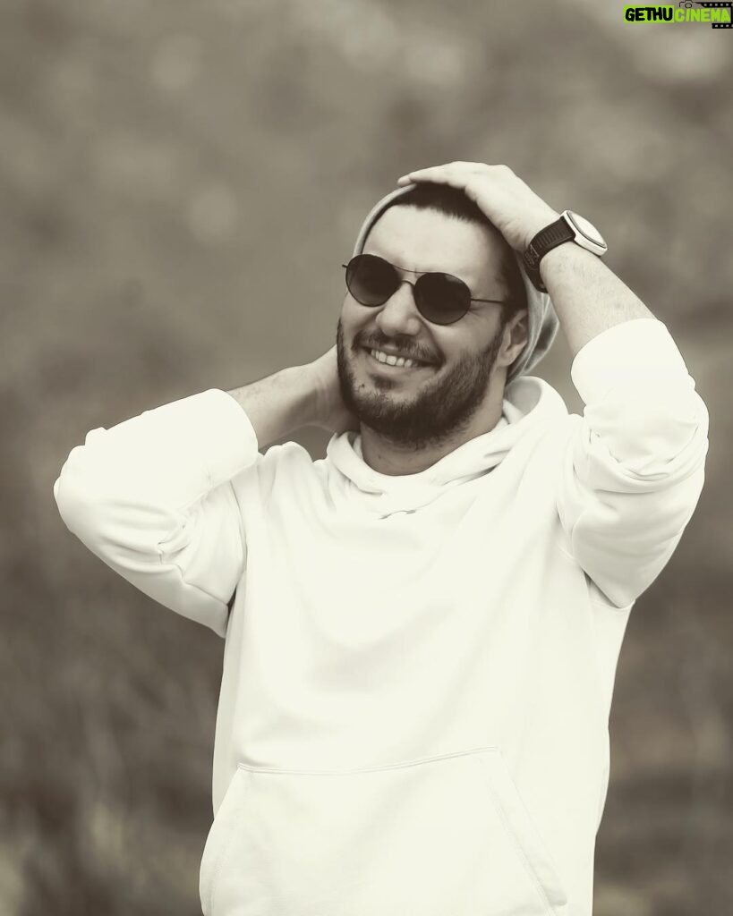 Javad Ezzati Instagram - در این خاک در این خاک در این مزرعه پاک به جز عشق به جز عشق دگر هیچ نکاریم “مولانا"