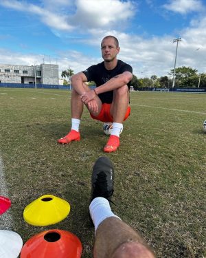 Javier 'Chicharito' Hernández Instagram - Training was great in Miami. 
We keep going! 
🌴 ❤️‍🔥