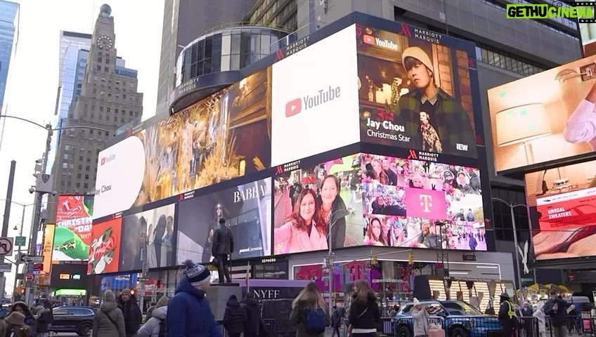 Jay Chou Instagram - If you pass through Times Square, look up and you will see a handsome guy🎅🏻😝on this billboard singing “Christmas Star” 🌟 如果你經過時代廣場 抬頭看一下 有個帥哥在唱聖誕星😝 Jay Chou’s YouTube channel