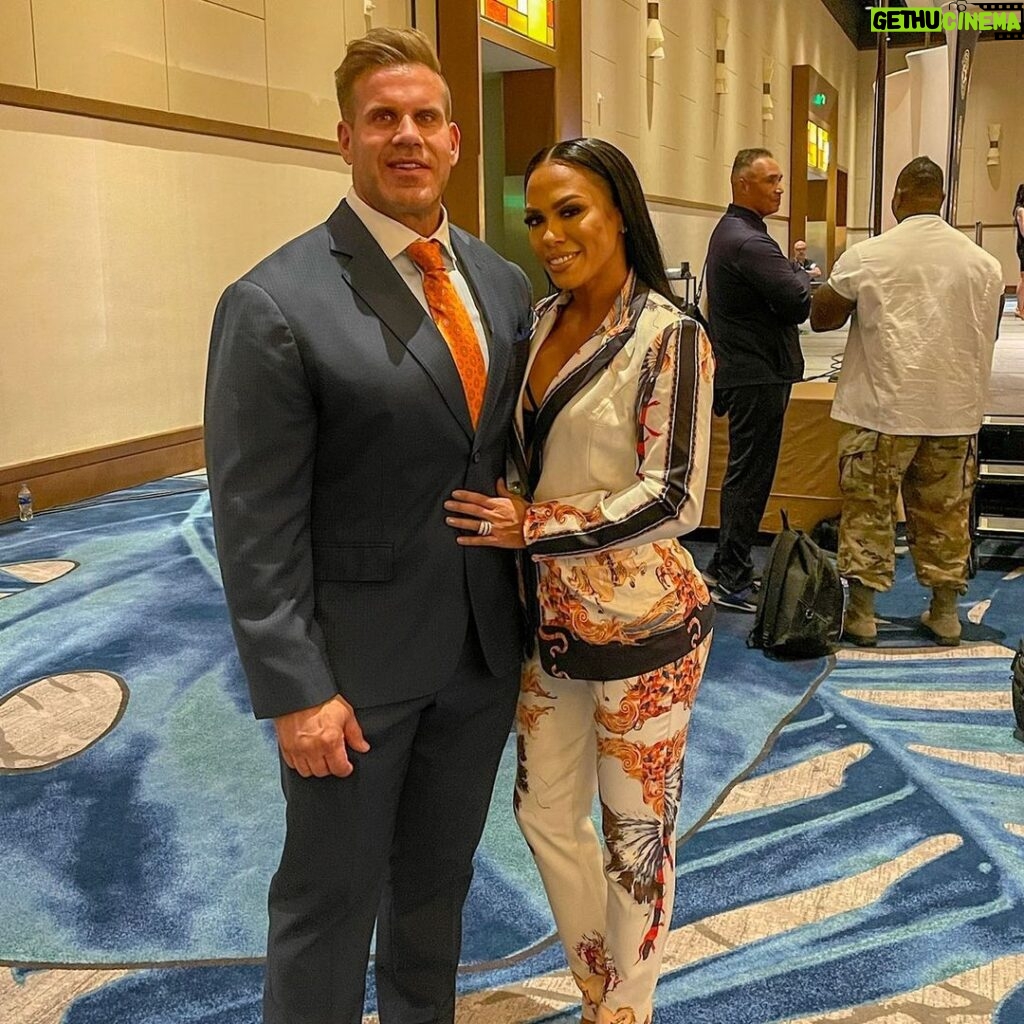 Jay Cutler Instagram - As individuals we chase our dreams and set goals to accomplish what’s most important to us, but in reality you need great people around you to take you higher than your dreams ever will. Always cherish those closest to you, who keep you motivated, and those that always stand by your side. Las Vegas, Nevada