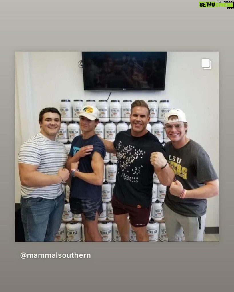 Jay Cutler Instagram - Great times in Wichita KS this weekend. Thank you @thearsenalsupps and for the huge support from everyone that came out to flex with me!! I appreciate you all! Strive to be GREAT and overcome all obstacles!! #cutlernation #cutlerathletics #cutlerclub The Arsenal