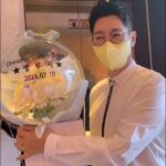 Jee Seok-jin Instagram - 매니저가 준 선물 #성호야쌩유