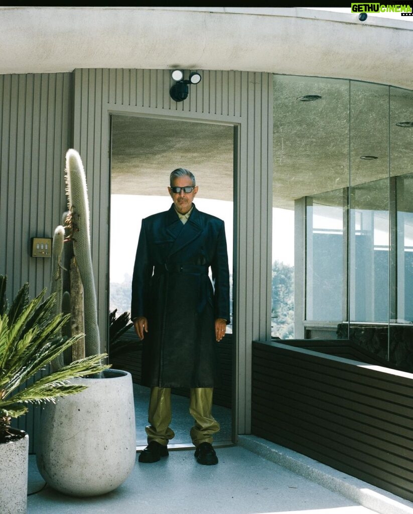 Jeff Goldblum Instagram - Out now! @esmagazine, photography by @christiansoria_, styling by @atvottero, grooming by @joannapford. @lautnergarciahouse @johnmcilwee @billdamaschke 🕺🏽⚡️ Los Angeles, California