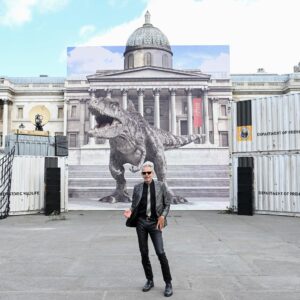 Jeff Goldblum Instagram - We had the best time shooting in the UK, so it was extra special to return to celebrate with cast and crew. “Jurassic World: Dominion” is out June 10th! 🦖😎