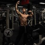 Jeff Seid Instagram - UK Fam I have arrived 🇬🇧 Come see me this weekend at the VQ Black Friday pop up in Shoreditch, Saturday & Sunday. I’ll be training Saturday night at muscle works gym, 8-10PM. Come get a lift in with me & some of the other VQ athletes, can’t wait to meet you all. Muscleworks, Bethnal Green