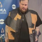 Jelly Roll Instagram - If this doesn’t make you tear up I don’t know what will… THIS is what the country community is all about 🙏❤️ @jellyroll615 @cmorganmusic #CMAAwards #iHeartCHP