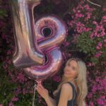 Jenna Davis Instagram - 18 (ahhh I’m an adult💓)