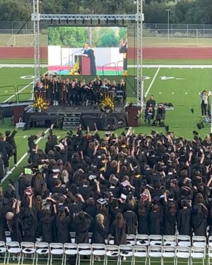 Jenna Davis Instagram - 2022, kiss my class goodbye 🎓