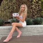 Jenna Davis Instagram - Keep calm & clutch on👛✨ Thanks to Purse Pets, these outfits are 10x cuter 🥰 @hatchimals #pursepets #ad