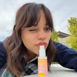 Jenna Ortega Instagram - Nothing to see here…@neutrogena Invisible Daily Defense. #NeutrogenaPartner