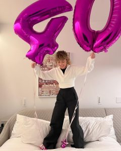 Jennette McCurdy Instagram - no i’m not turning 40 lol. but 40 weeks on the new york times bestseller list for IGMMD ?! i can’t believe it. i can’t believe millions of you (millions ?! 🫨🤯) have taken the time to read this book and have connected with it so deeply. the past nine months have been a wild ride for me, and beyond anything i could have ever imagined. i appreciate every second of it. thank you all for making it happen.