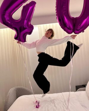 Jennette McCurdy Instagram - no i’m not turning 40 lol. but 40 weeks on the new york times bestseller list for IGMMD ?! i can’t believe it. i can’t believe millions of you (millions ?! 🫨🤯) have taken the time to read this book and have connected with it so deeply. the past nine months have been a wild ride for me, and beyond anything i could have ever imagined. i appreciate every second of it. thank you all for making it happen.