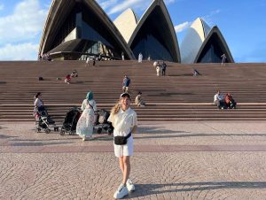 Jennette McCurdy Instagram - speaking at the sydney opera house was unforgettable !! years ago, i hit what i consider my “rock bottom” in australia, in the backseat of an uber, while looking at the sydney opera house from afar, down a tooth and a lot of hope, fresh off purging my tim tams. i was at a place where i didn’t really believe things could get better, but knew if there was any chance of that happening, of things changing, that i was gonna have to start by changing the only thing i had any control over: myself. 

to have gone back to australia now, years later, under completely different circumstances - for a career i am proud of and, more importantly, as a person i am proud of - and to connect with an audience in a real, meaningful way (IN THE FUCKING SYDNEY OPERA HOUSE ITSELF !! ) was a once-in-a-lifetime moment for me. 

thanks to the @sydneyoperahouse for having me out, to @rosiewaterland for conducting an incredibly nuanced and thoughtful conversation with grace and humor and everything in between, and of course to every one of you who came out to the event. you were an insightful, good-humored bunch and i’m so glad and grateful to have spent some time with you. 

afterward, i celebrated with a half-sleeve of tim tams, all of which remain unpurged. 

ps yes my trip aesthetic was “full tourist”.