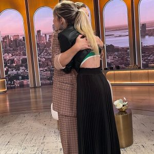Jennette McCurdy Instagram - i had the great pleasure of speaking with the incomparable @drewbarrymore . i admire drew’s work - her writing, directing, and acting - as well as the grace, humor, and authenticity she navigates her life with. i know authenticity is a very overused word right now but i think there’s no more fitting word for drew !!

also… i have never hugged somebody this much in my life. i couldn’t help it. drew’s energy is radiant and infectious.

link in bio to watch our conversation.