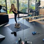 Jennifer Aniston Instagram - If you’re having one of THOSE Mondays, I FEEL YOU 🫵🏼 Just gotta do it!! ❤️💪🏼💋 @pvolve