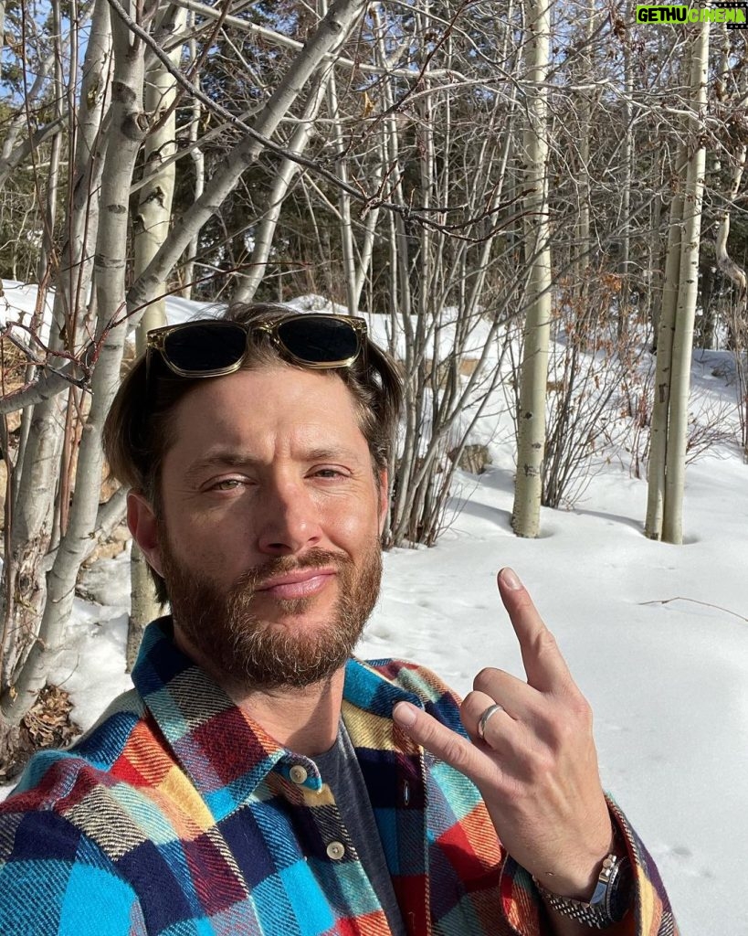 Jensen Ackles Instagram - Pre-Christmas photo/video dump. (Pun intended) 🎄