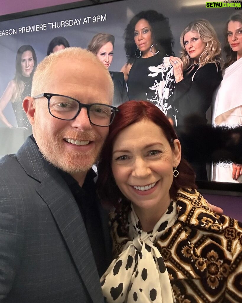 Jesse Tyler Ferguson Instagram - Tonight my long time friend (swipe ⬅️ to see proof) @carriepreston is premiering in her OWN SHOW. I am honored to appear in an upcoming episode but everyone tune in tonight to watch the premiere of @elsbethcbs! @paramountplus