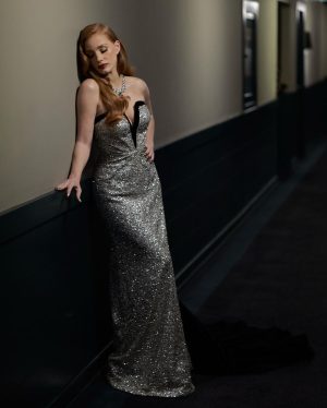 Jessica Chastain Instagram - @jessicachastain, star of The Good Nurse, in @gucci, photographed ahead of the 95th @TheAcademy Awards.

Styled by @elizabethstewart1
Hair by @renatocampora
Make-up by @kristoferbuckle
Nails by @julieknailsnyc

#JessicaChastain #Gucci #TheGoodNurse #Oscars #Oscars95 #GregWilliamsPhotography #GregWilliams
