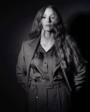 Jessica Chastain Instagram - ❤️ @nytimes 📸 @theatraff 🖤 @adollshousebway