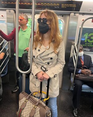 Jessica Chastain Instagram - NYC traffic won’t stop me from making it to @gucci Milan. Shout out  NYC MTA 🚊