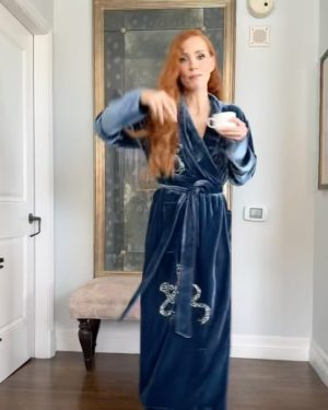 Jessica Chastain Instagram - If you see me out in public wearing this @oliviavonhalle robe no you didn’t 😏

📸 @renatocampora