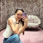 Jessica Jung Instagram - Fitting room selfies📸💜🌸😝