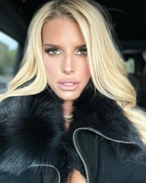 Jessica Simpson Thumbnail - 287.5K Likes - Most Liked Instagram Photos