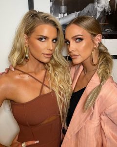 Jessica Simpson Instagram - Got glammed up with my ride or die last night. Ash and I each have 3 kiddos and danced like we were in our 20’s again 🙌🏼🙌🏼 So. Much. Fun…Sister Pride 💚💚