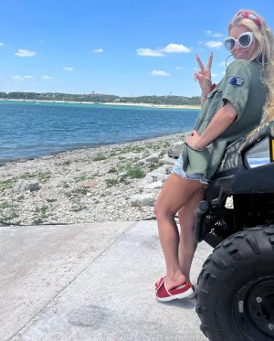 Jessica Simpson Thumbnail - 147.7K Likes - Most Liked Instagram Photos