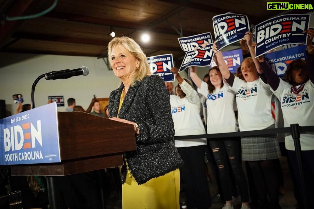 Jill Biden Instagram - Written on the right side of South Carolina’s state seal is a Latin phrase, “Dum spiro spero” — while I breathe, I hope.⠀ ⠀ South Carolina, your state opened its arms and embraced our family after our loss and helped us heal. @JoeBiden and I are looking forward to spending time back in the Palmetto State this month. ⠀ ⠀ You know better than anyone that Joe will not only heal our country, but also fight for our future. South Carolina, while I breathe, I hope — I hope for a brighter future for our country, a future where our nation is whole again, and a future with Joe Biden as our next president. Columbia, SC