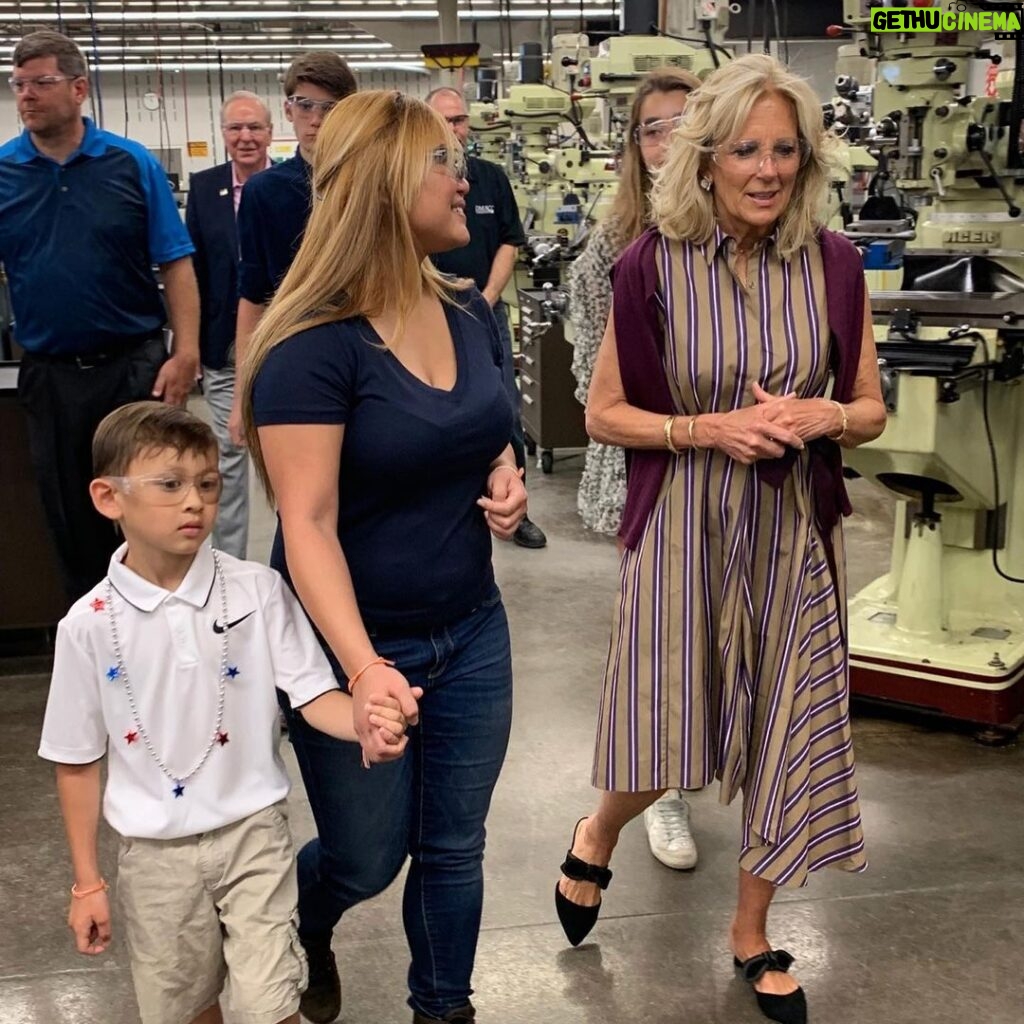 Jill Biden Instagram - Did you know a third of Iowa’s energy is #renewableenergy? #DMACC’s innovative tech program helps create career-path jobs in rural areas, and is leading the way to a more sustainable future. DMACC - Ankeny Campus