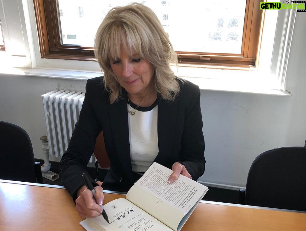 Jill Biden Instagram - Great meeting with my book publishing team at the #FlatironBuilding. Thank you for your advice and believing in a book that had not yet been written. Couldn't have done it without you! #wherethelightenters