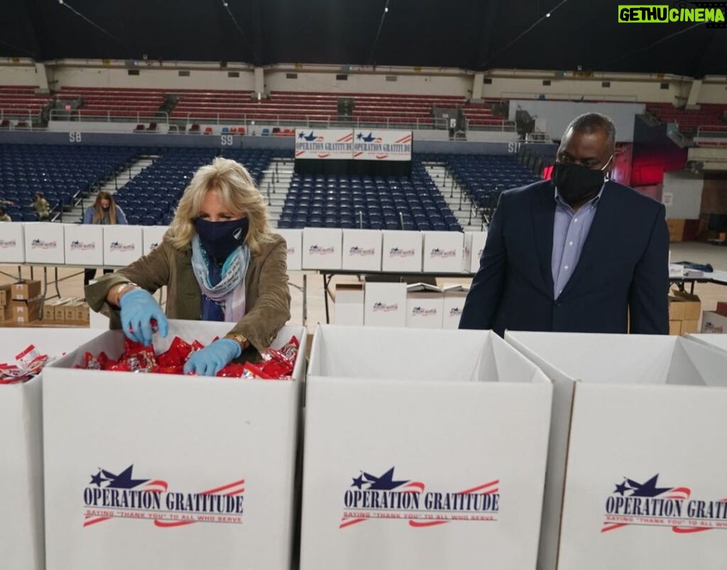 Jill Biden Instagram - Small acts of kindness can mean so much - especially to a service member deployed overseas or a military family missing them at home. Thank you @OpGratitude for letting us join you today and for all you do. D.C. Armory