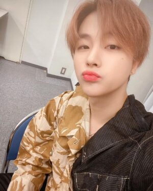 Jinhwan Instagram - selfie😐